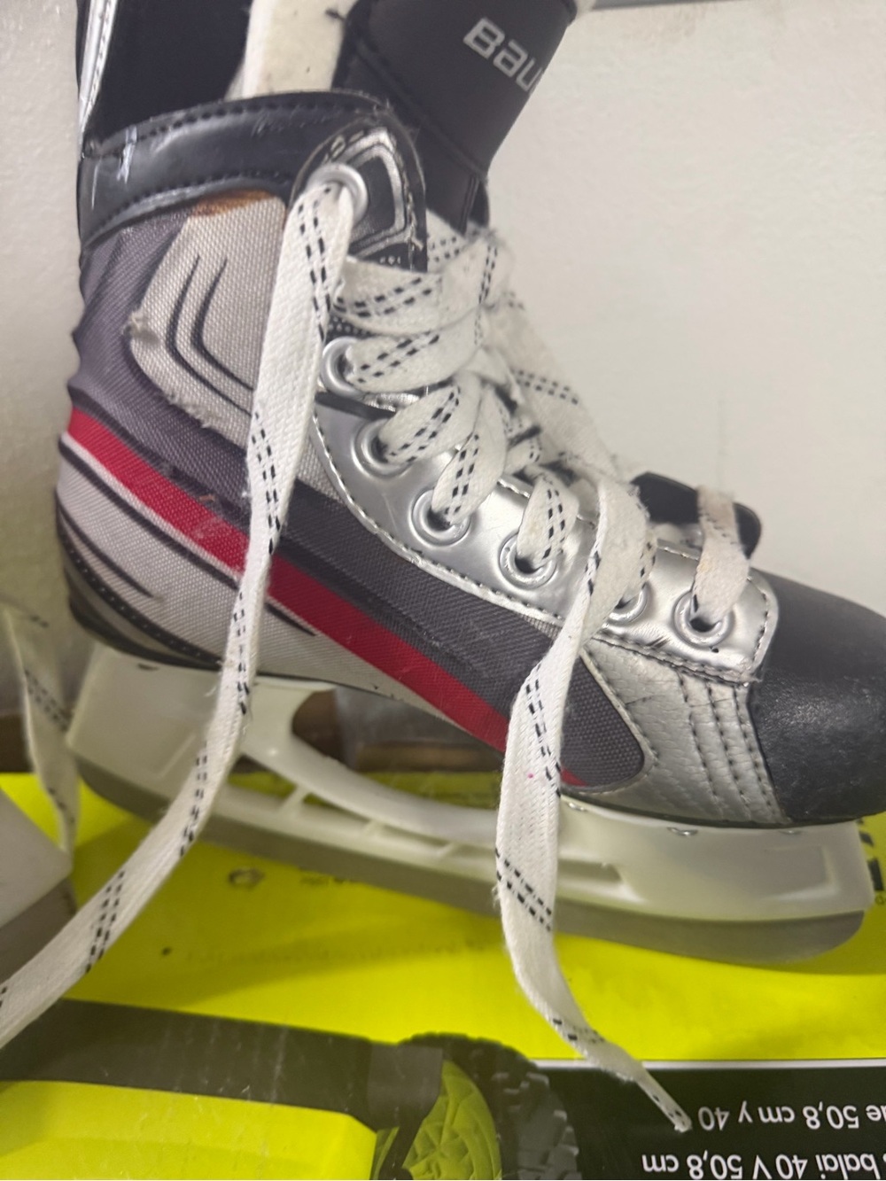 Bauer Kids Black and White Hockey Skates 1R - Picture 4 of 10